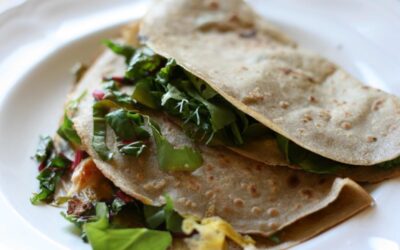 Hajdinapalacsinta tojással és zöldségekkel